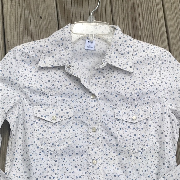 GAP Fitted Pearl Snap Shirt. - Picture 2 of 7